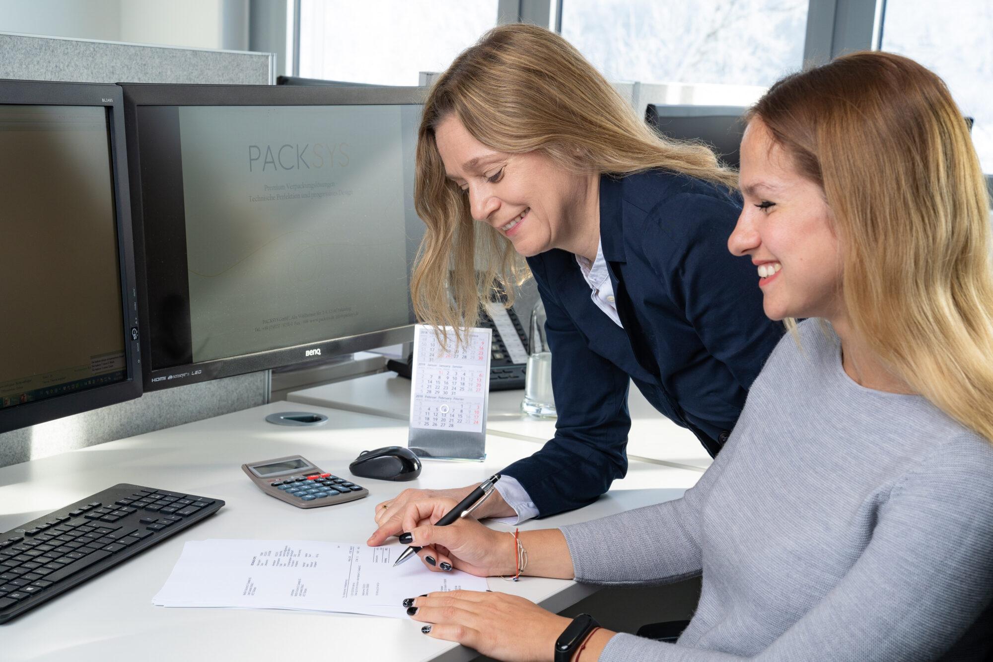 DSC03945-BearbeitetFinanzen Firmengebäude bei Nacht