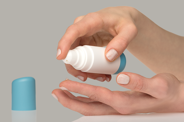 Gelspender-türkis-Anwendung_web Gelspender Airless Anwendung