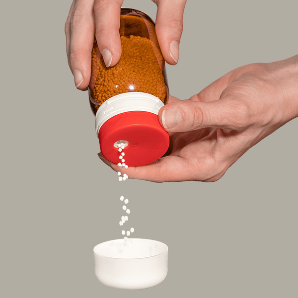 Granulatdosierer_Hand mit HG Pharmacos Serienbild