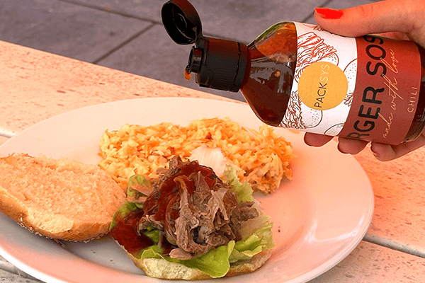 Team vor Bergkulisse