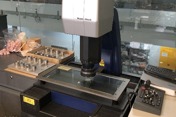 Team vor Bergkulisse