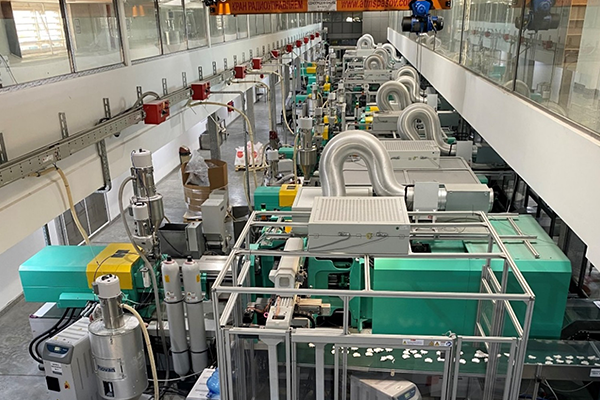 Team vor Bergkulisse