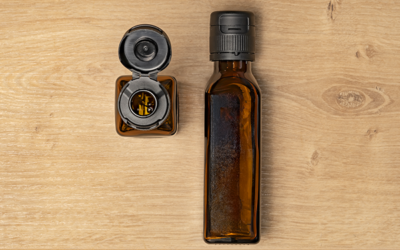 Unsere Maraska-Flasche überzeugt durch ihr markantes Vierkant-Design und ihre hohe Funktionalität.